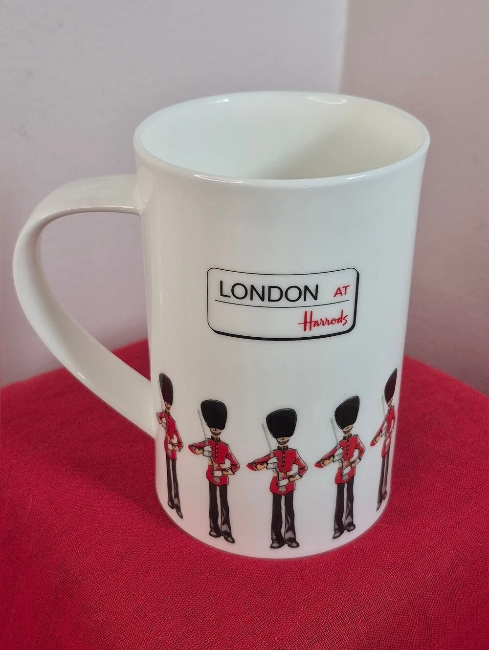 Vintage London at Harrods Queen's Guard Fine Bone China Coffee Mug 12 oz *Mint